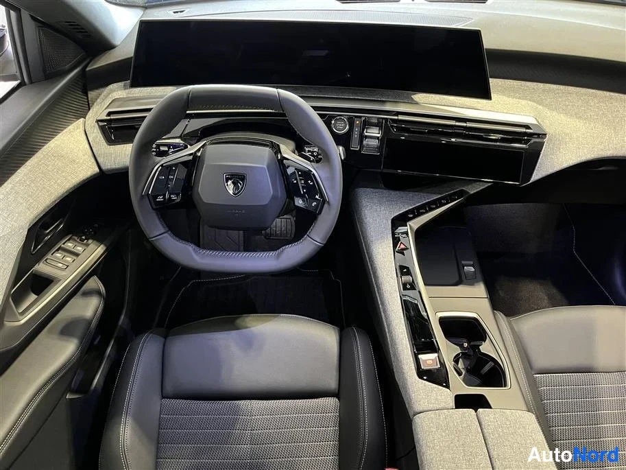 White Peugeot e-3008 2025, cockpit, photo 10