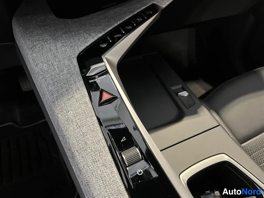 White Peugeot e-3008 2025, detail, photo 17