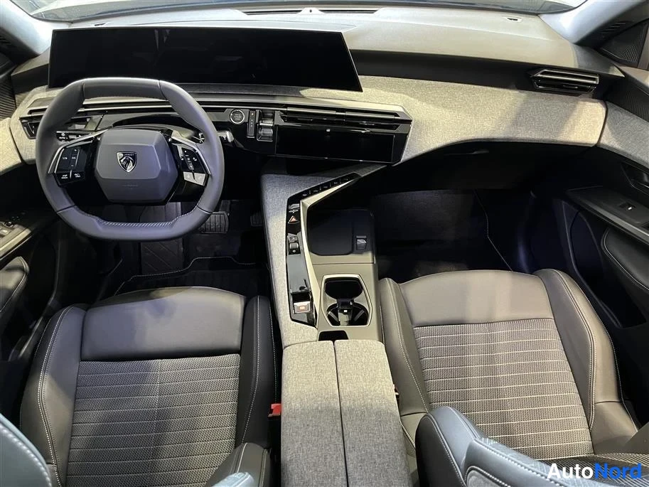 White Peugeot e-3008 2025, cockpit, photo 8