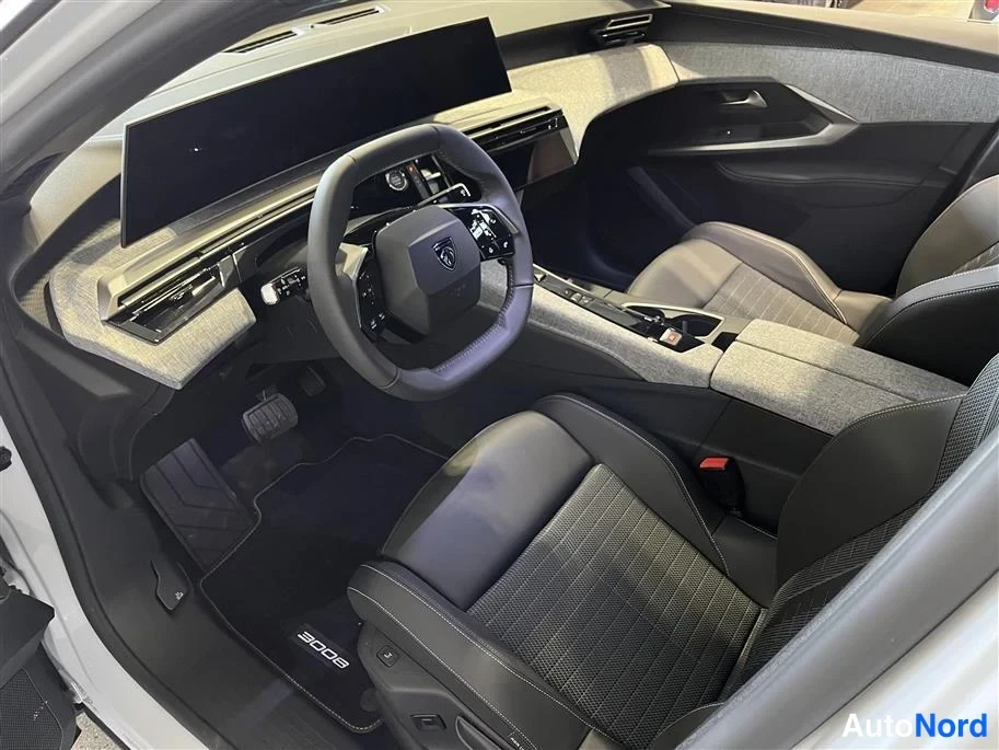 White Peugeot e-3008 2025, cockpit, photo 9