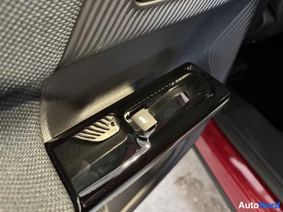 Red Citroen C5 Aircross 2026, detail, photo 16