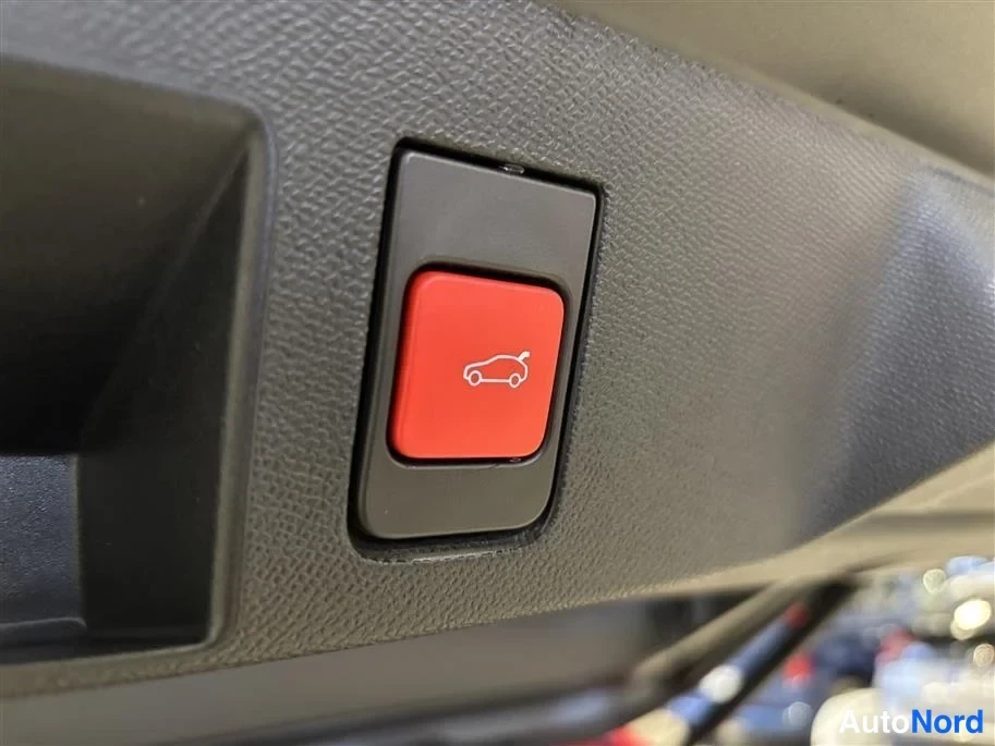 Red Citroen C5 Aircross 2026, detail, photo 17