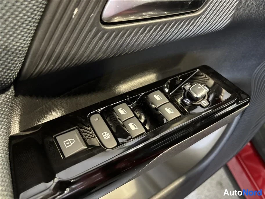 Red Citroen C5 Aircross 2026, detail, photo 31
