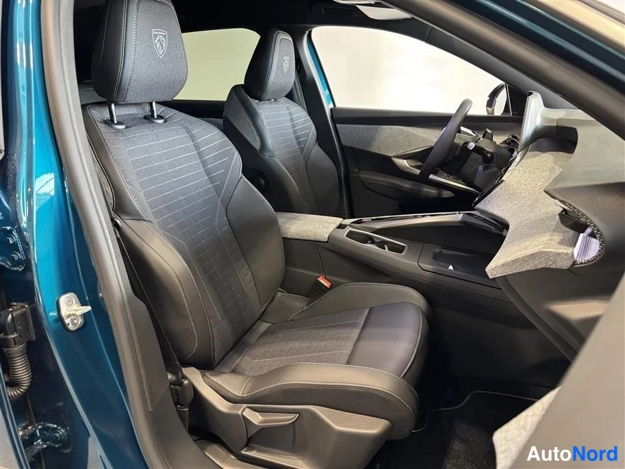 Blue Peugeot 3008 2026, front seats, photo 11