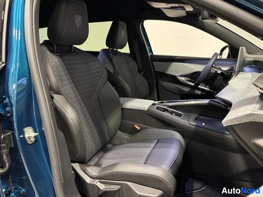 Blue Peugeot 5008 2026, front seats, photo 12