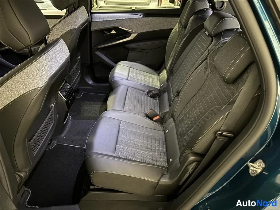 Blue Peugeot 5008 2026, rear seats, photo 13