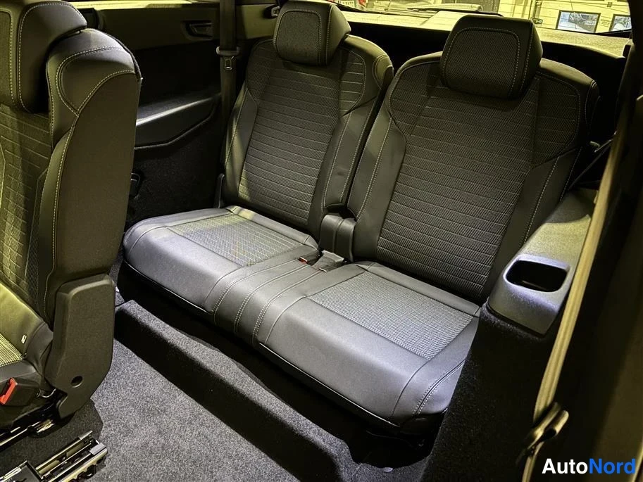Blue Peugeot 5008 2026, rear seats, photo 15