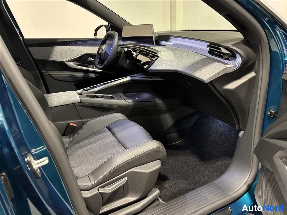 Blue Peugeot 5008 2026, cockpit, photo 10