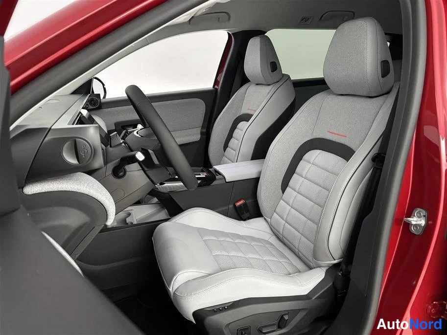 Red Citroen C5 Aircross 2026, front seats, photo 15