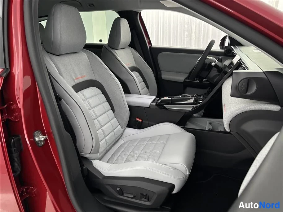 Red Citroen C5 Aircross 2026, front seats, photo 16