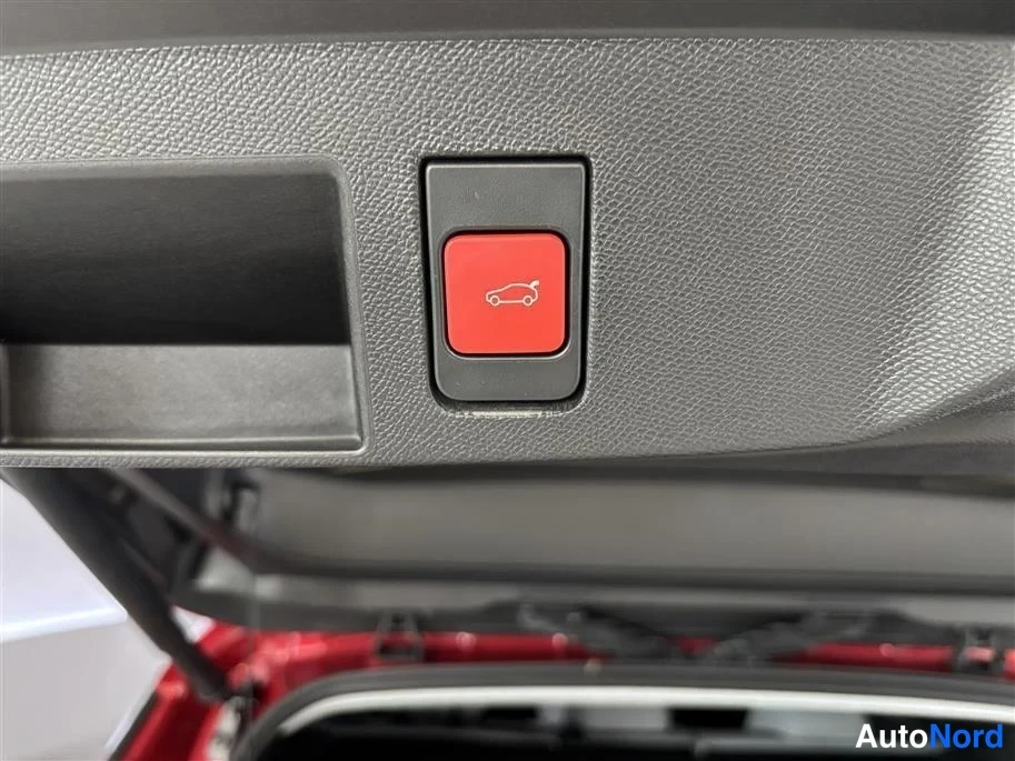 Red Citroen C5 Aircross 2026, detail, photo 21