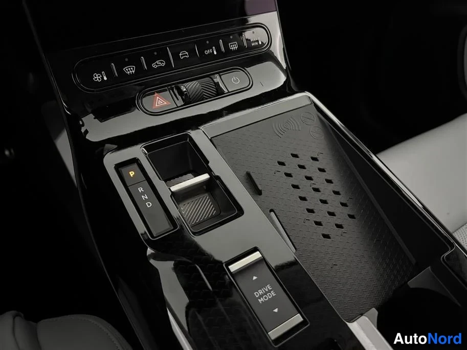 Red Citroen C5 Aircross 2026, detail, photo 24