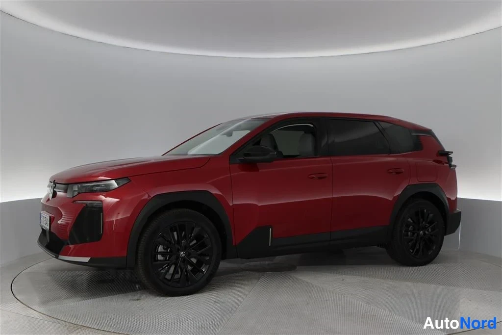 Red Citroen C5 Aircross 2026, front three-quarter, nose to the left, photo 2