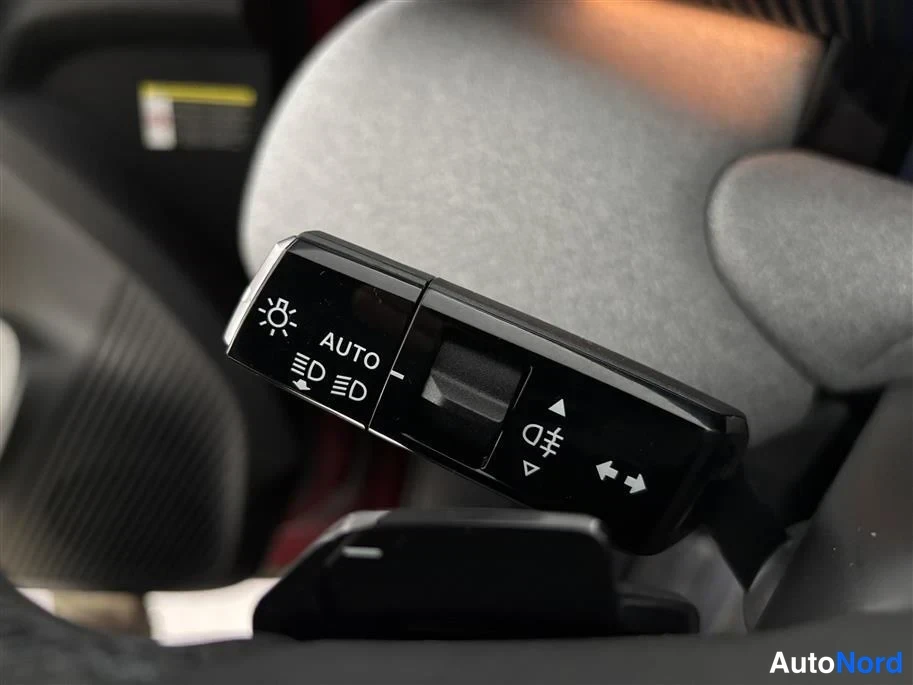 Red Citroen C5 Aircross 2026, detail, photo 35