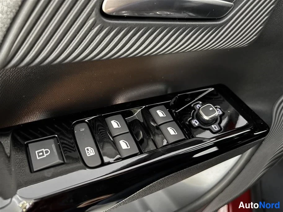Red Citroen C5 Aircross 2026, detail, photo 36
