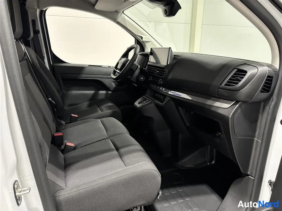 White Peugeot Expert 2026, cockpit, photo 7