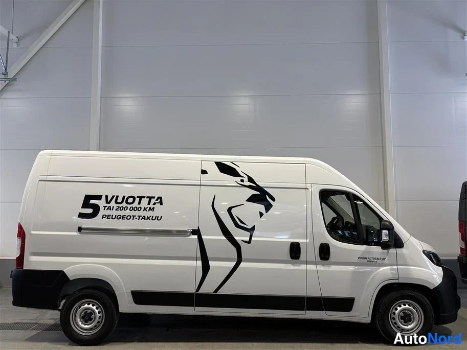 White Peugeot Boxer 2026, side, photo 3