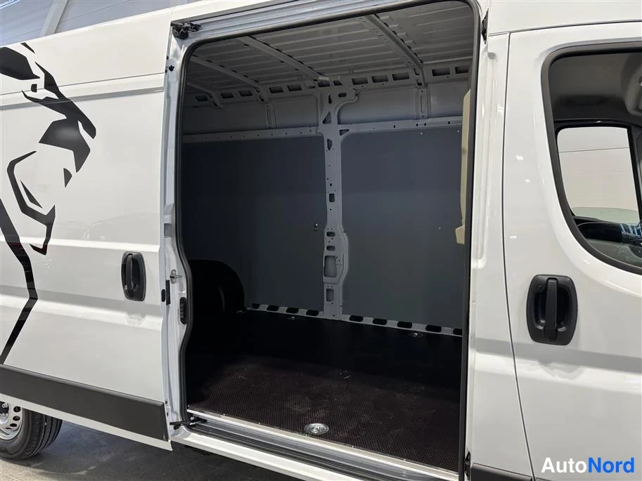 White Peugeot Boxer 2026, boot, photo 13