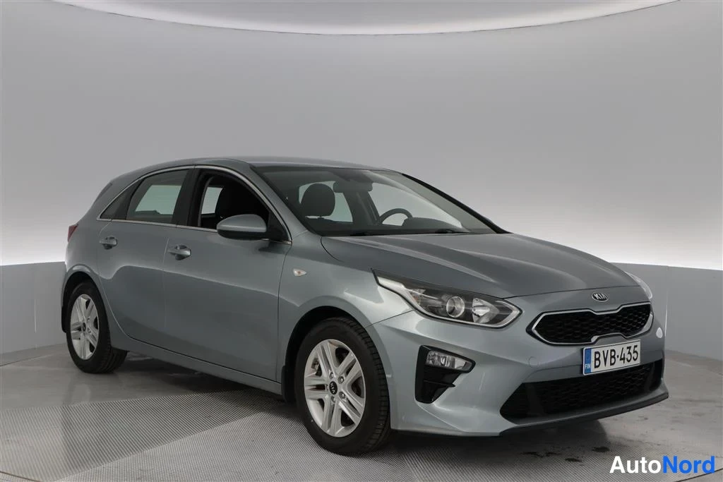 Silver Kia Ceed 2019, front three-quarter, nose to the right, photo 3
