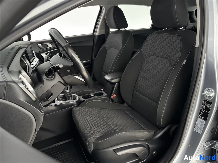 Silver Kia Ceed 2019, front seats, photo 13