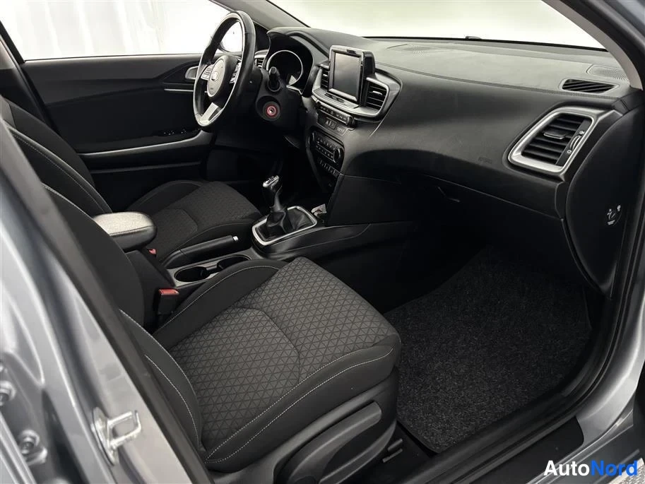 Silver Kia Ceed 2019, front seats, photo 14