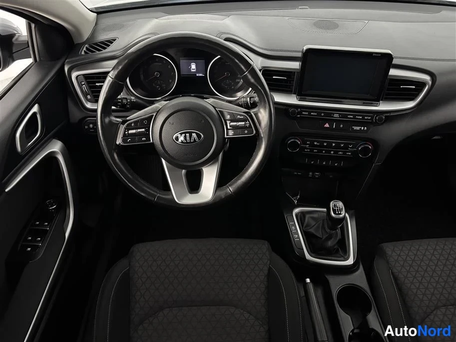 Silver Kia Ceed 2019, cockpit, photo 12