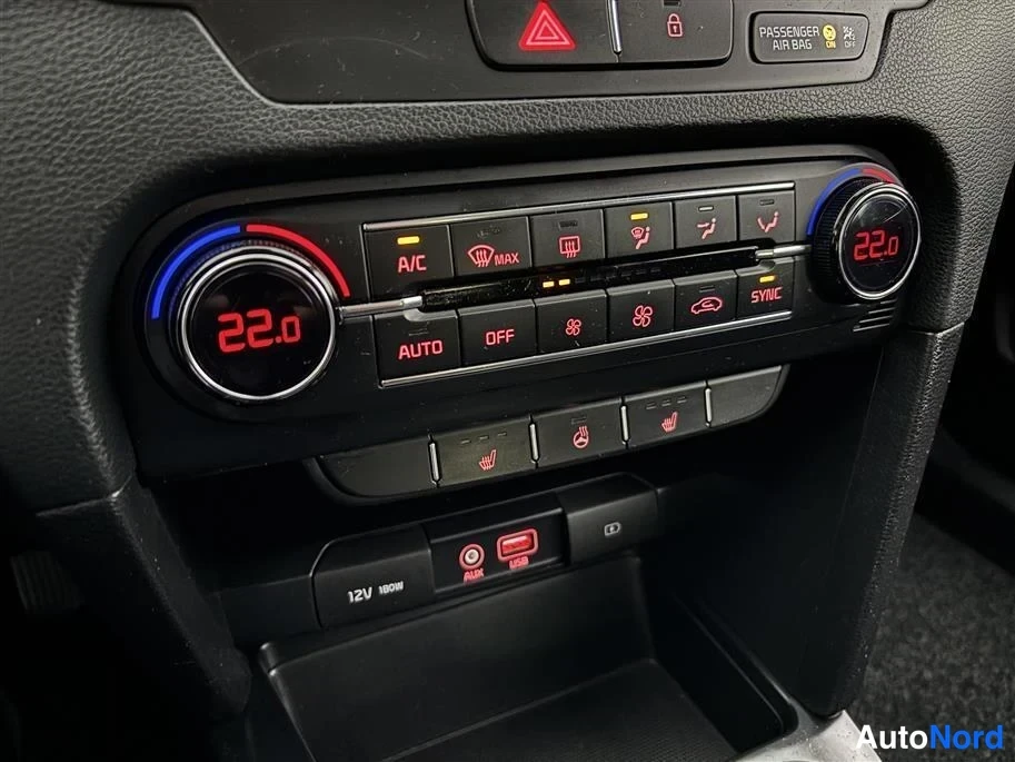 Silver Kia Ceed 2019, detail, photo 22