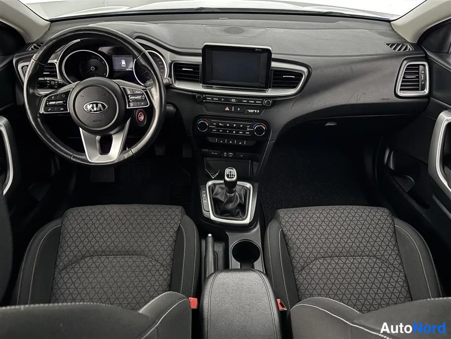 Silver Kia Ceed 2019, cockpit, photo 10