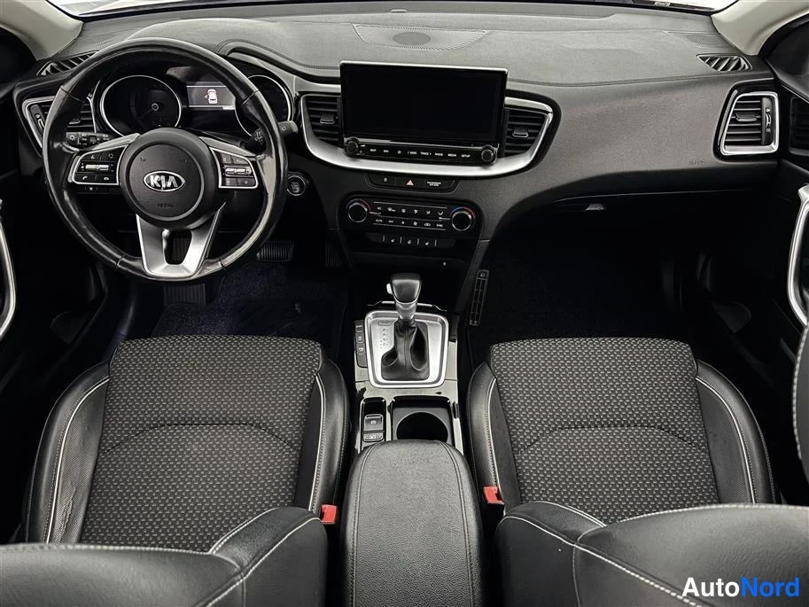Orange Kia Xceed 2020, cockpit, photo 11