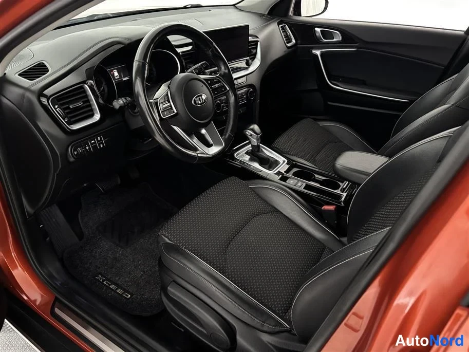 Orange Kia Xceed 2020, cockpit, photo 12