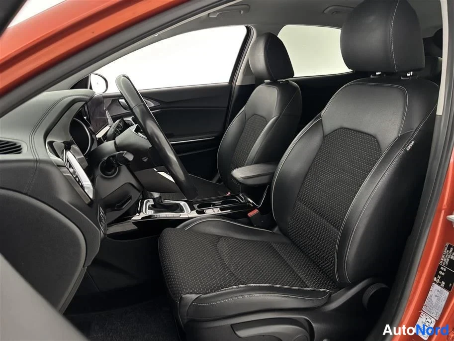 Orange Kia Xceed 2020, front seats, photo 15