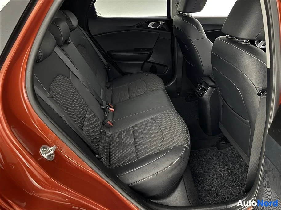 Orange Kia Xceed 2020, rear seats, photo 17