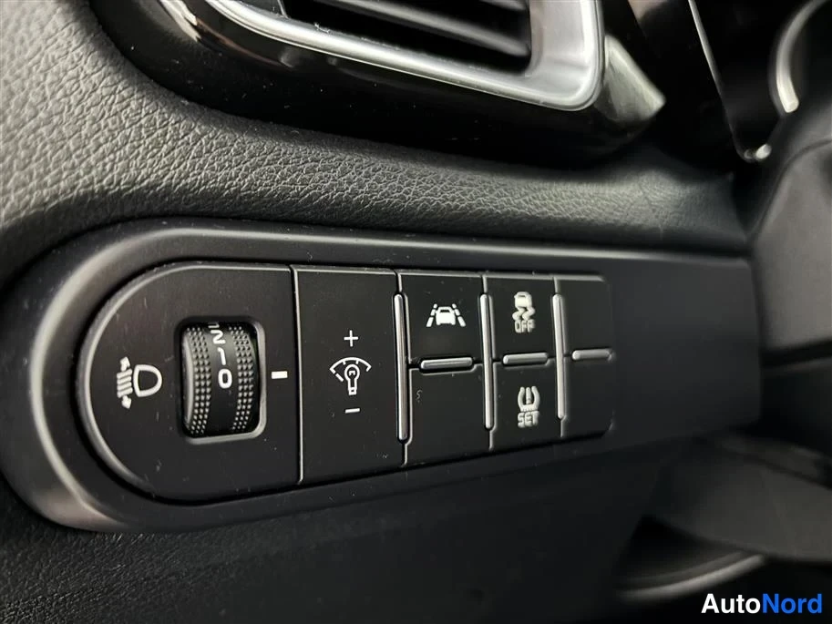 Orange Kia Xceed 2020, detail, photo 32