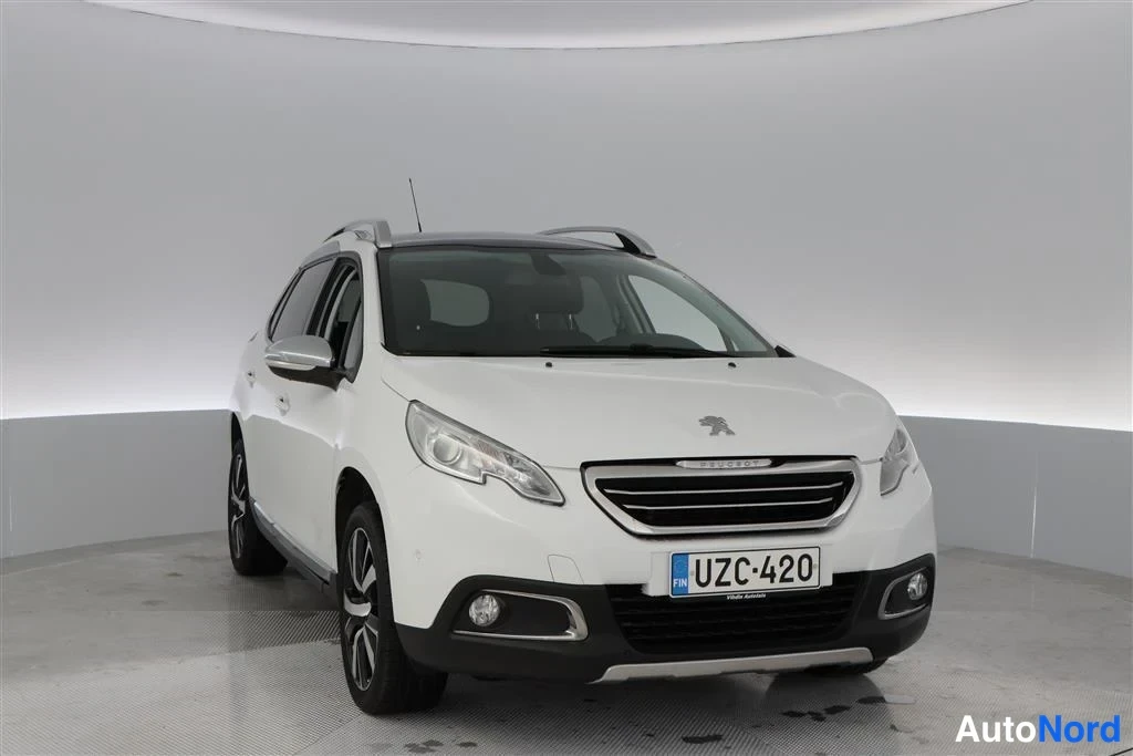 White Peugeot 2008 2015, front three-quarter, nose to the right, photo 3
