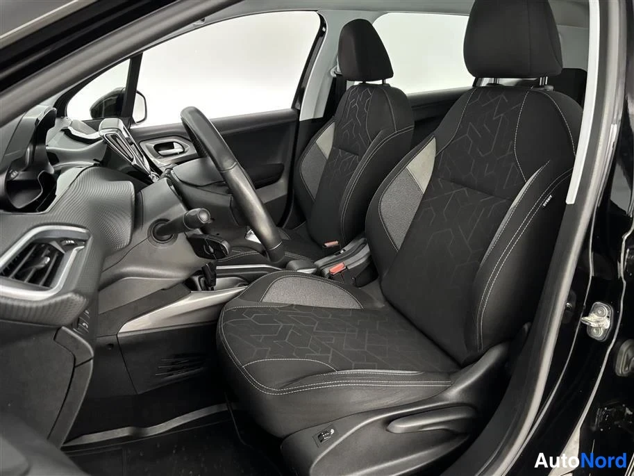 Black Peugeot 2008 2017, cockpit, photo 13