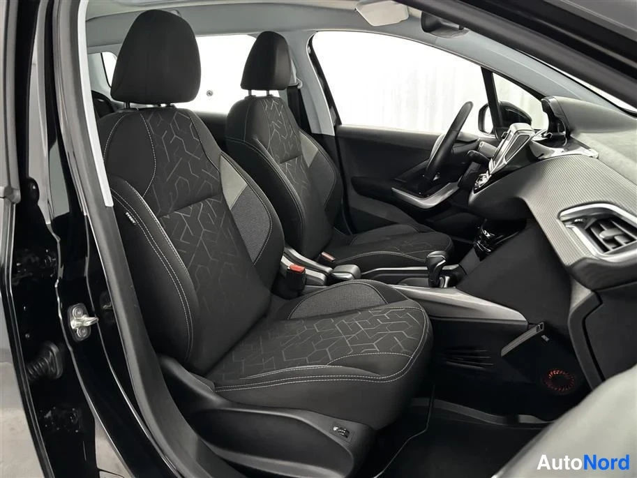 Black Peugeot 2008 2017, front seats, photo 17
