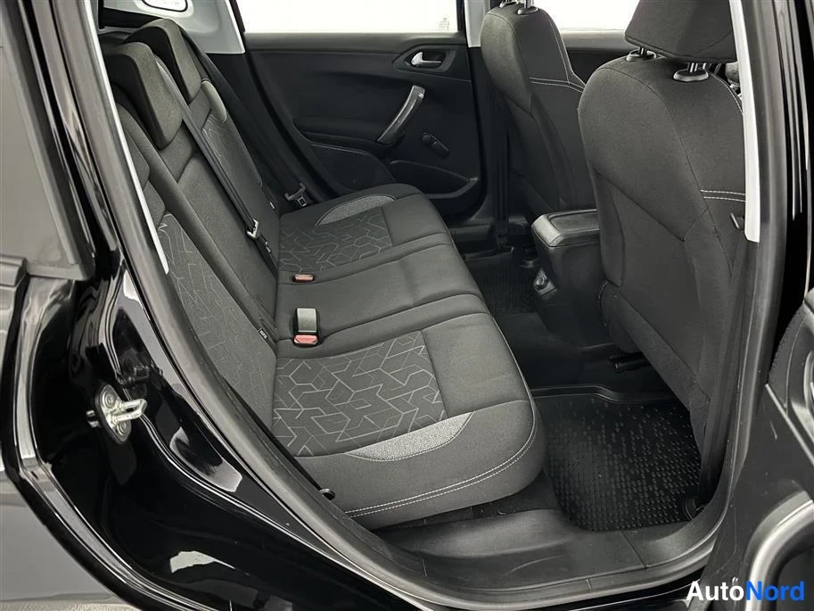 Black Peugeot 2008 2017, rear seats, photo 19