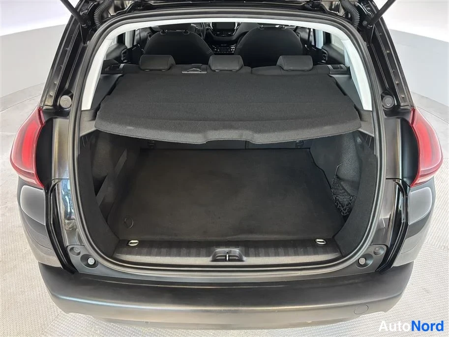 Black Peugeot 2008 2017, boot, photo 20