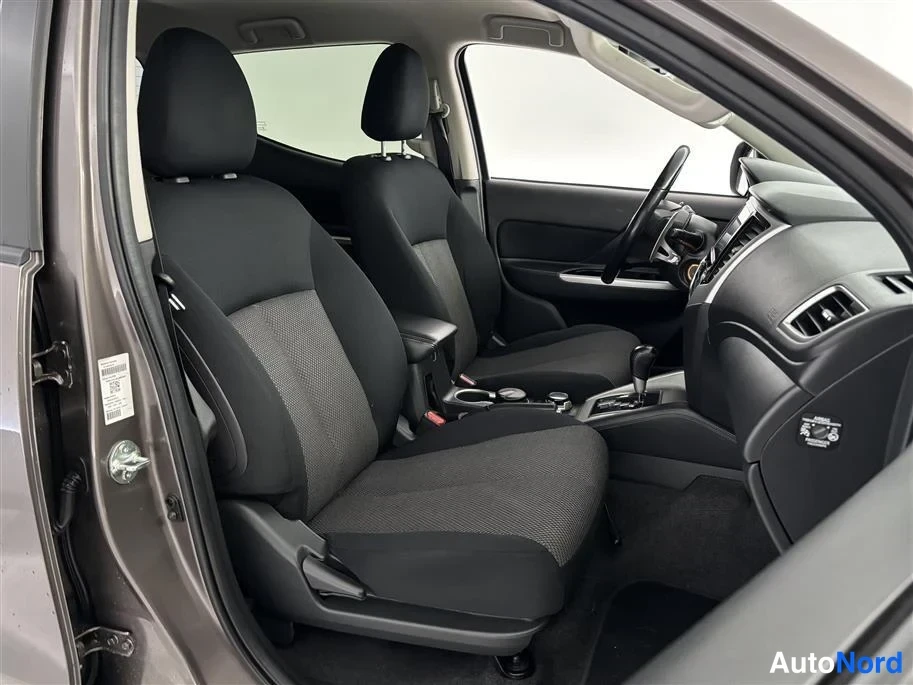 Beige Mitsubishi L200 2020, front seats, photo 14