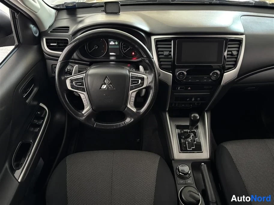 Beige Mitsubishi L200 2020, cockpit, photo 10