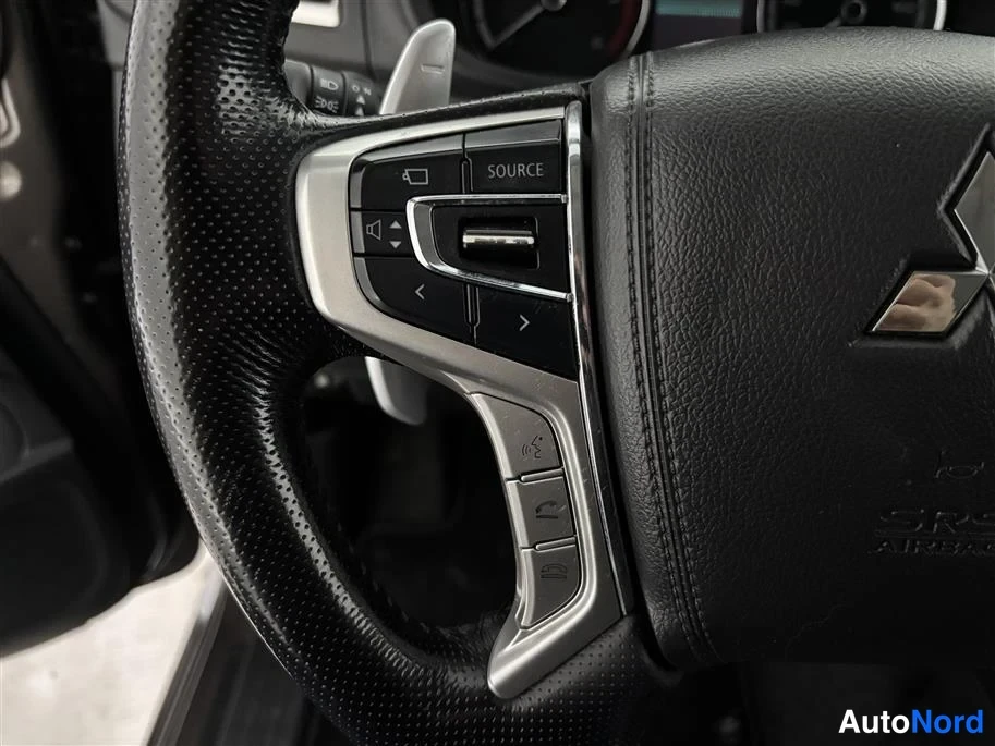 Beige Mitsubishi L200 2020, detail, photo 16