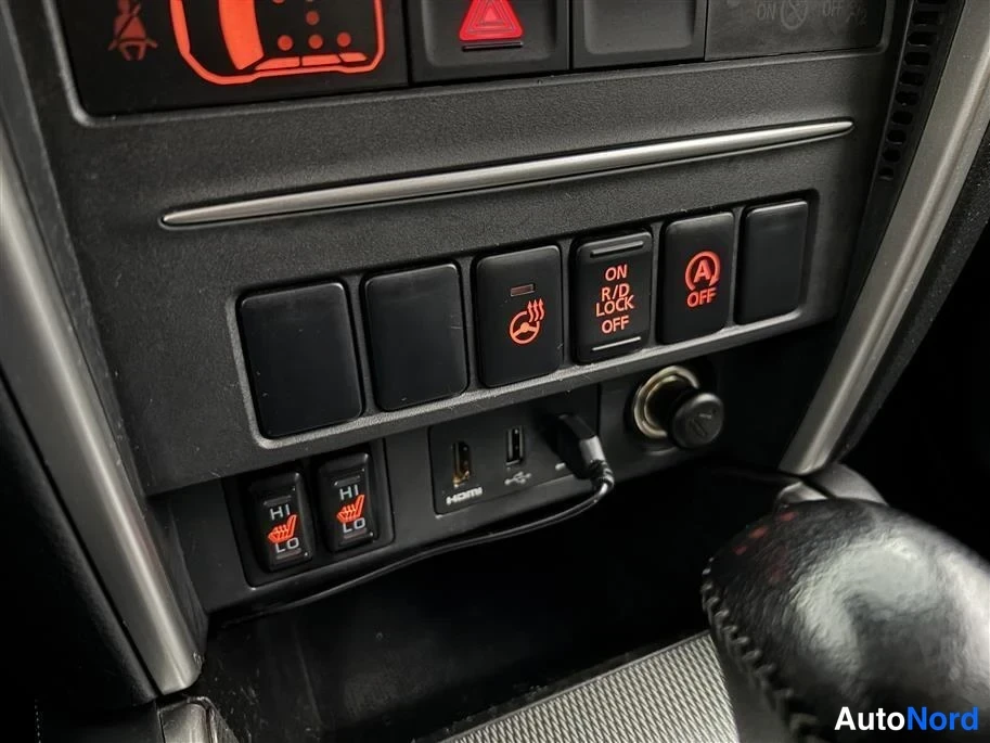 Beige Mitsubishi L200 2020, detail, photo 19