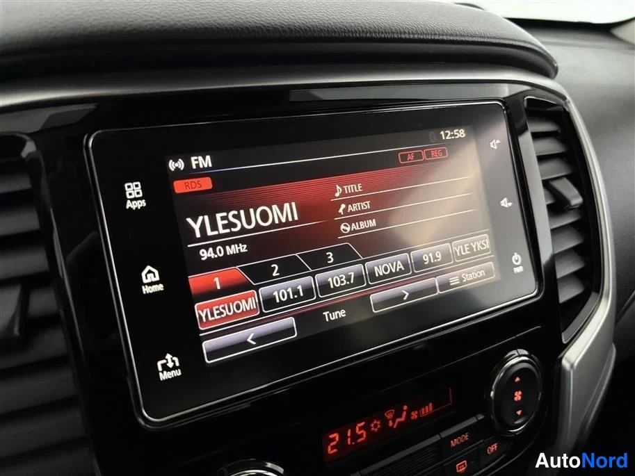 Beige Mitsubishi L200 2020, cockpit, photo 12