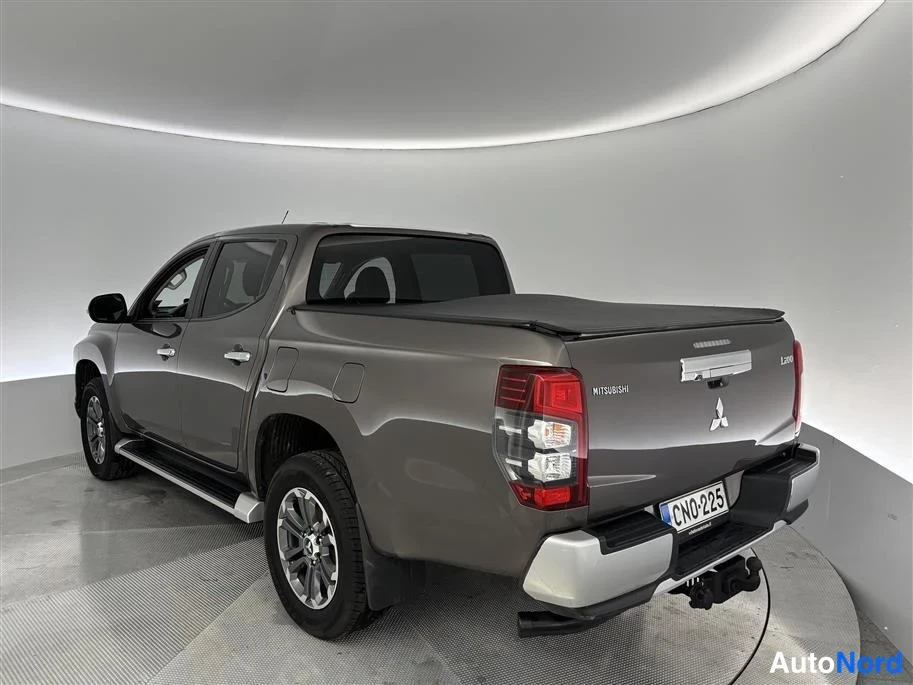 Beige Mitsubishi L200 2020, rear three-quarter, photo 5