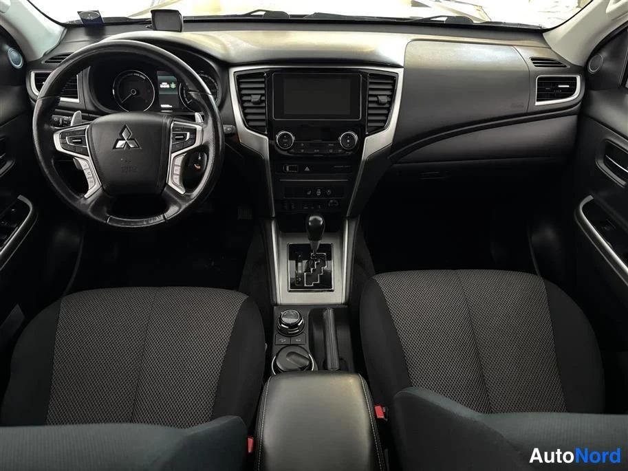 Beige Mitsubishi L200 2020, cockpit, photo 7