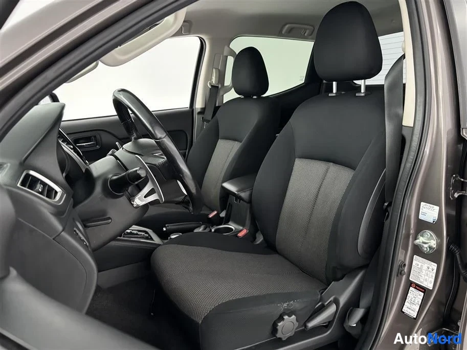 Beige Mitsubishi L200 2020, front seats, photo 13