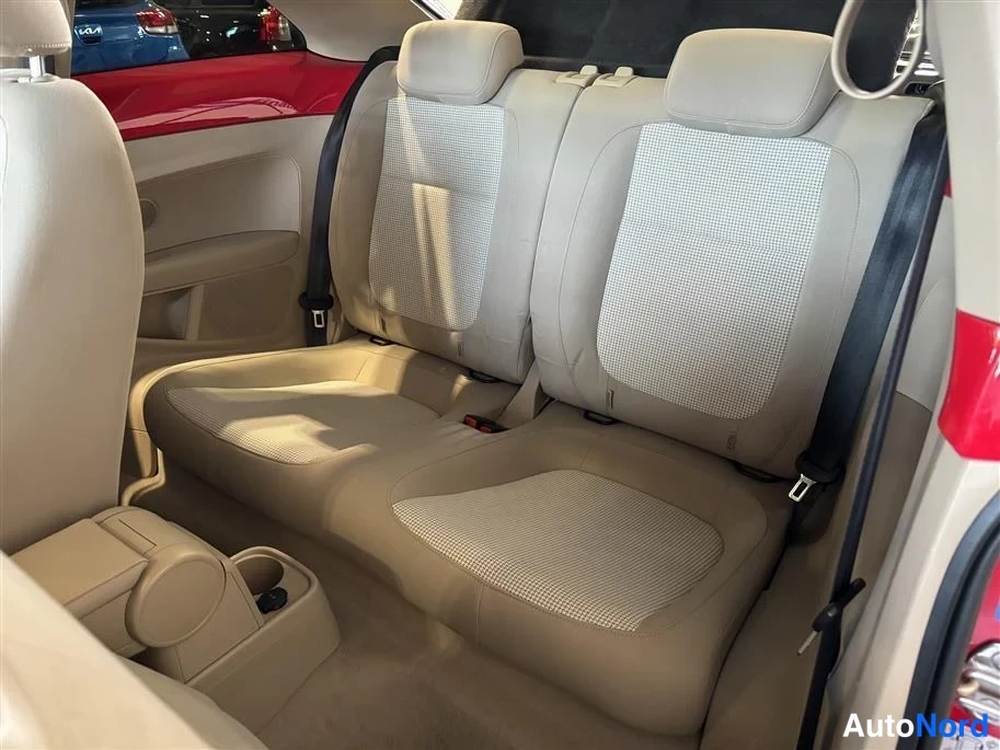 Red Volkswagen Beetle 2015, rear seats, photo 13