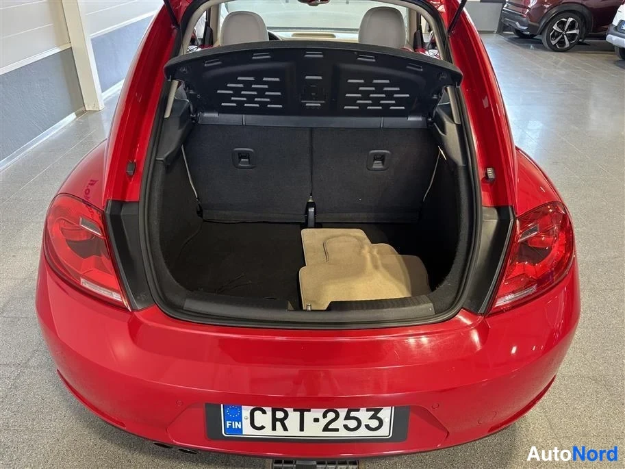 Red Volkswagen Beetle 2015, boot, photo 14