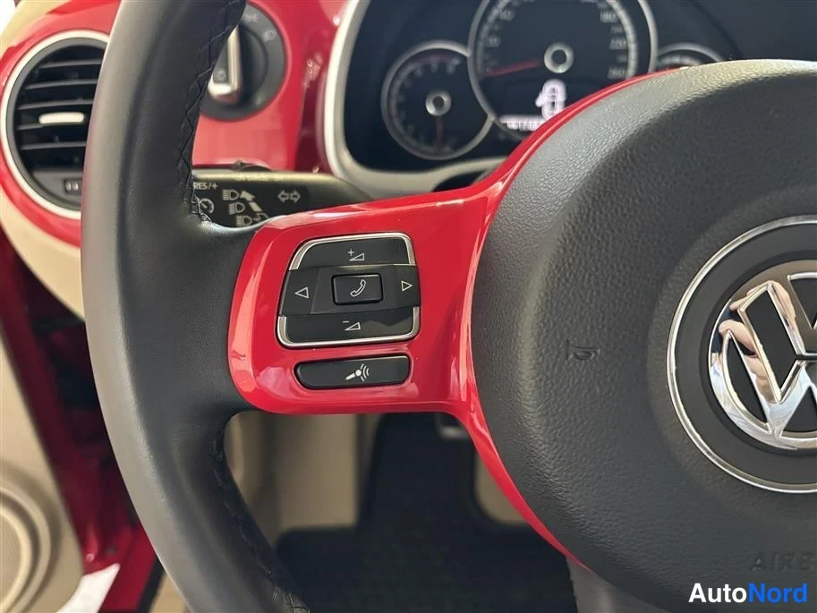 Red Volkswagen Beetle 2015, detail, photo 15
