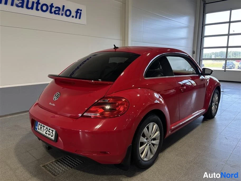 Red Volkswagen Beetle 2015, rear three-quarter, photo 4
